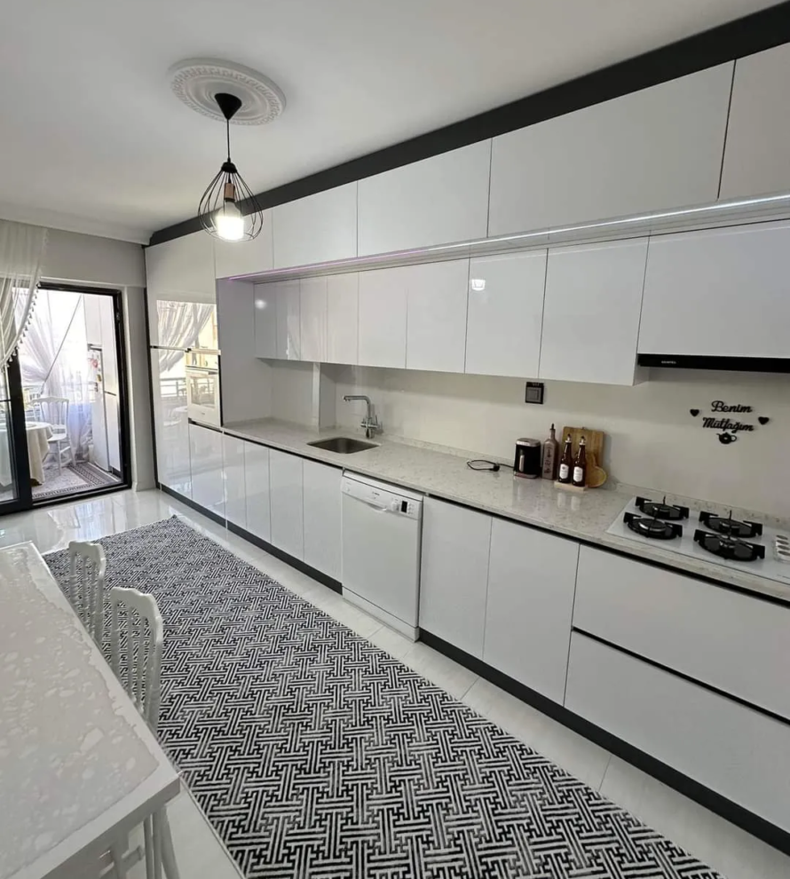 Cuisines moderne en I optimisée pour maximiser l’espace réalisée par Nova Star