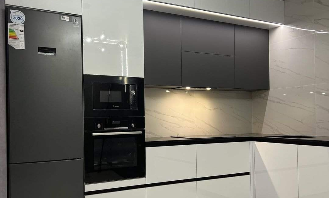 Cuisines moderne en L au design contemporain conçue par Nova Star