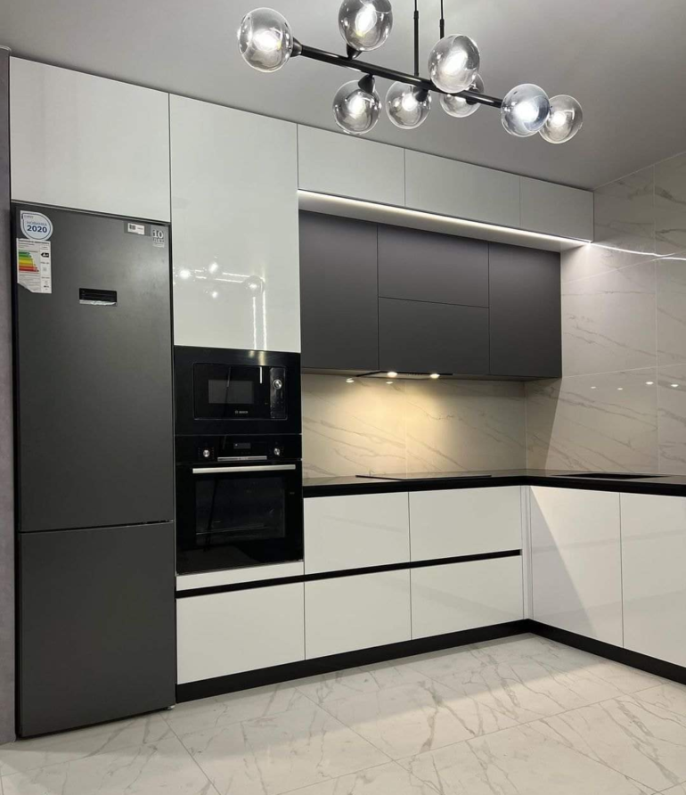 Cuisines moderne en L au design contemporain conçue par Nova Star