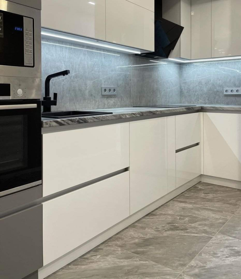 Cuisines moderne en L personnalisée adaptée aux besoins du client par Nova Star