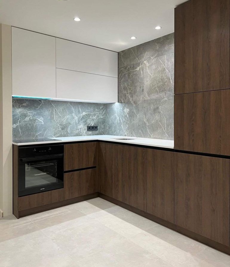 Cuisines moderne en L personnalisée fabriquée en menuiserie bois par Nova Star