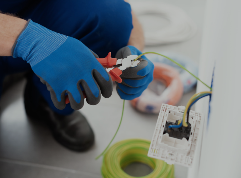 Travaux d’installation électrique moderne et sécurisée réalisés par Nova Star