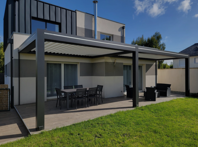Installation pergola aluminium sur mesure pour espaces extérieurs Nova Star