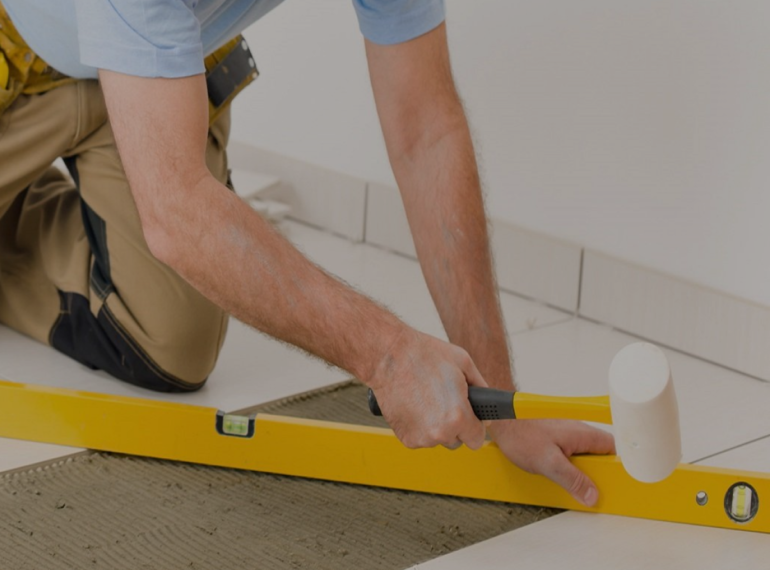 Pose de carrelage moderne dans projet d’aménagement intérieur Nova Star