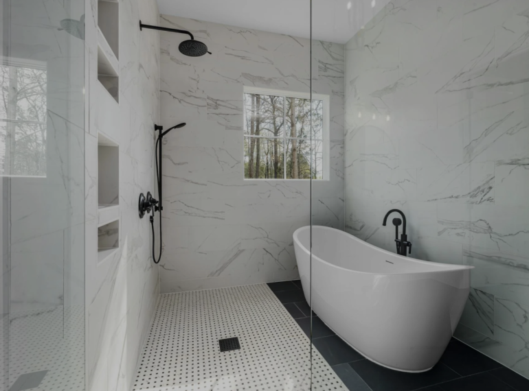 Installation carrelage salle de bain pour rénovation intérieure Nova Star